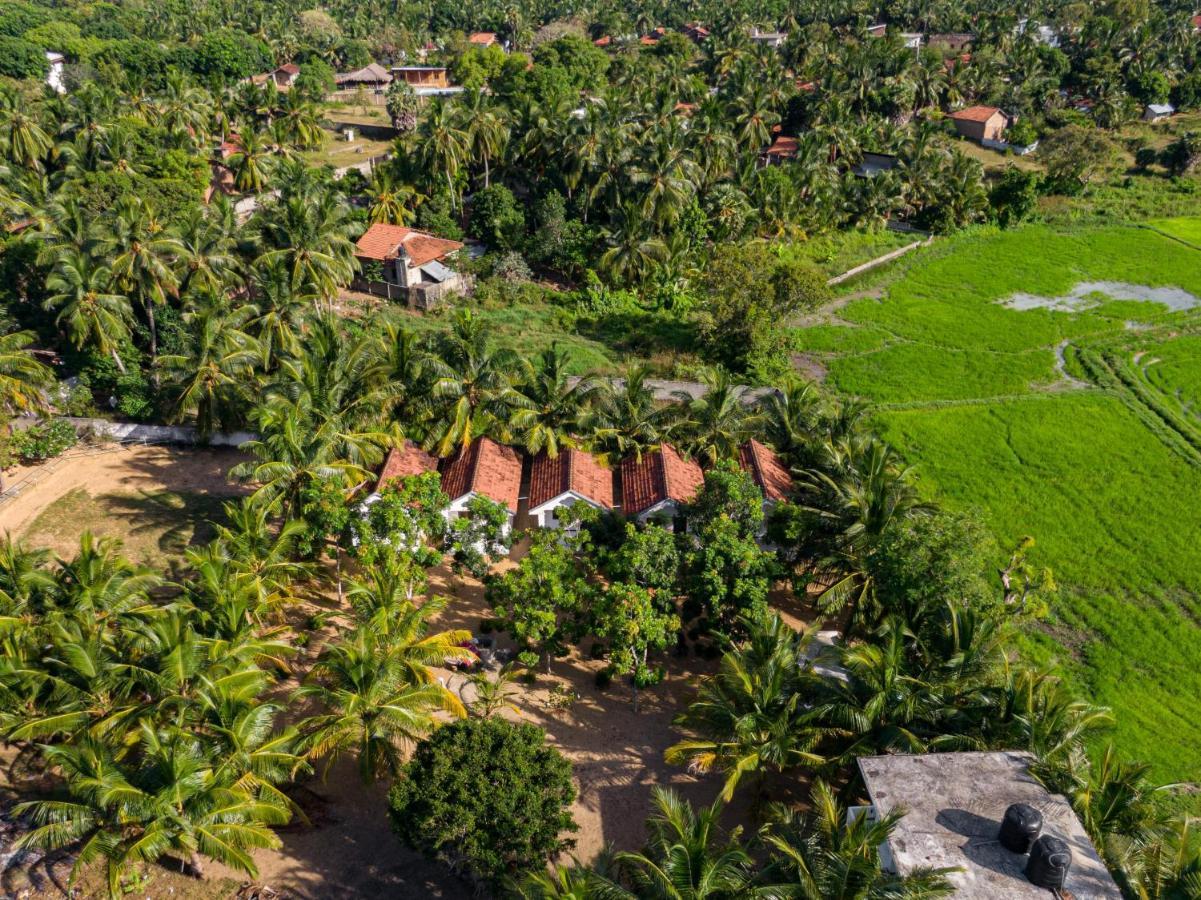 Surf & Yoga Arugam Bay Hotel Exterior photo