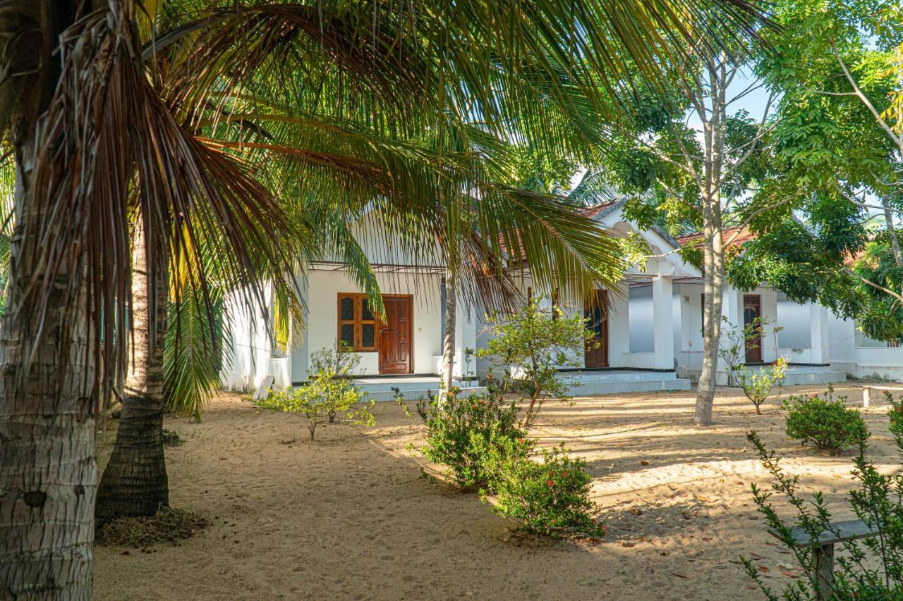 Surf & Yoga Arugam Bay Hotel Exterior photo