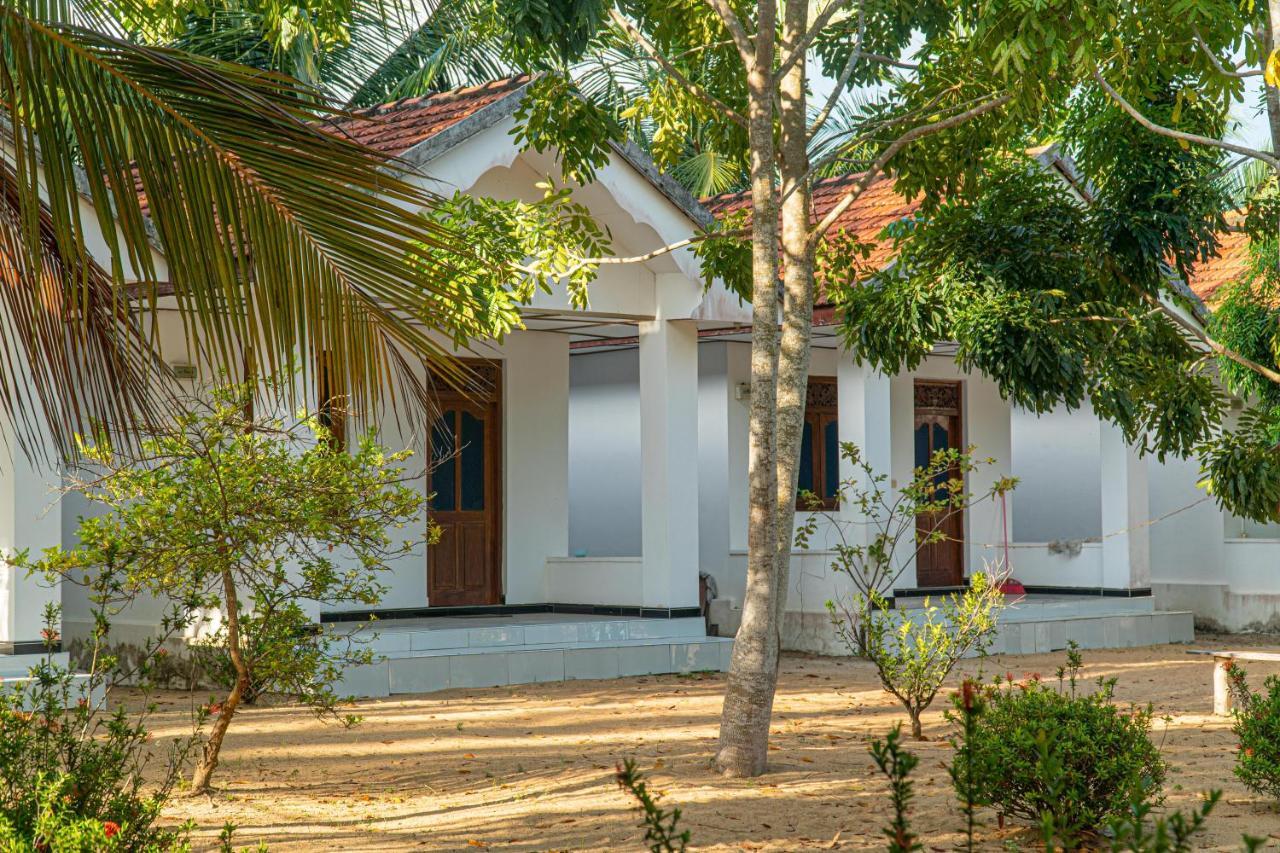Surf & Yoga Arugam Bay Hotel Exterior photo
