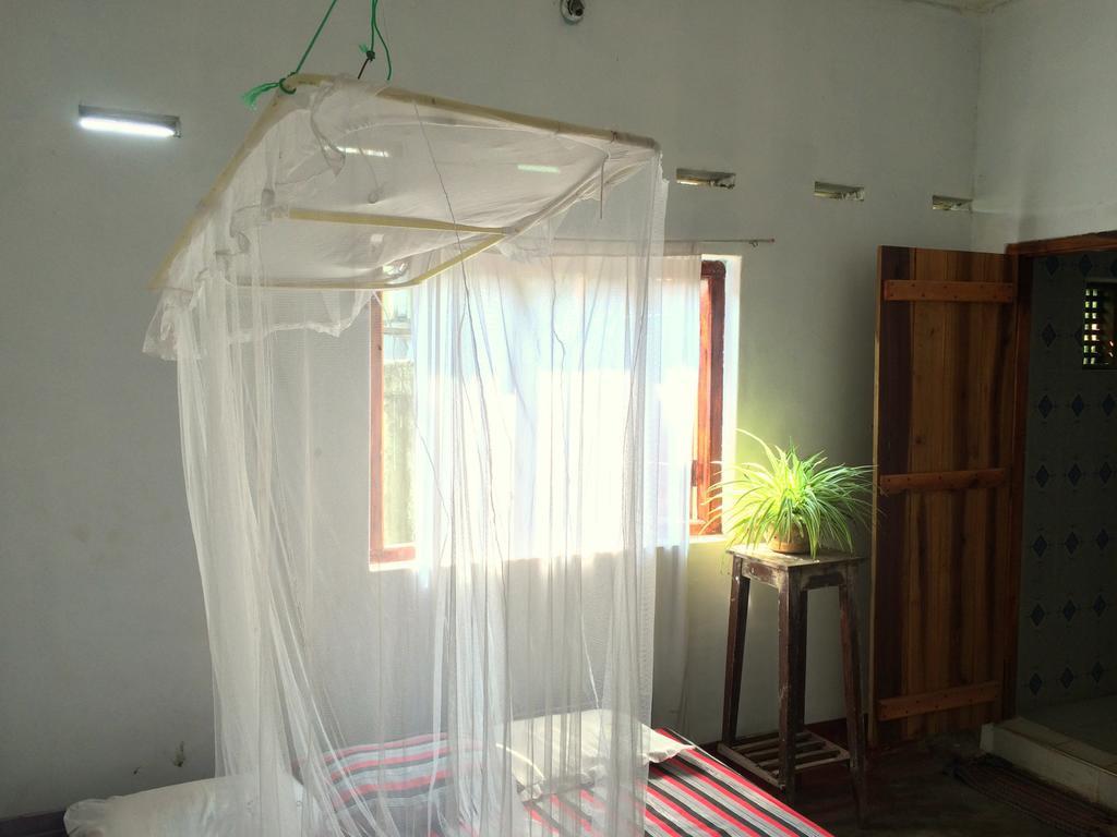 Surf & Yoga Arugam Bay Hotel Room photo