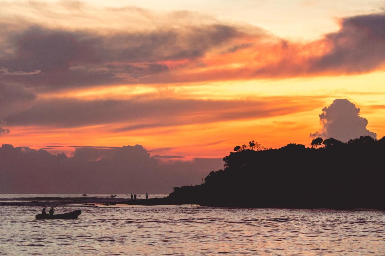 Surf & Yoga Arugam Bay Hotel Exterior photo